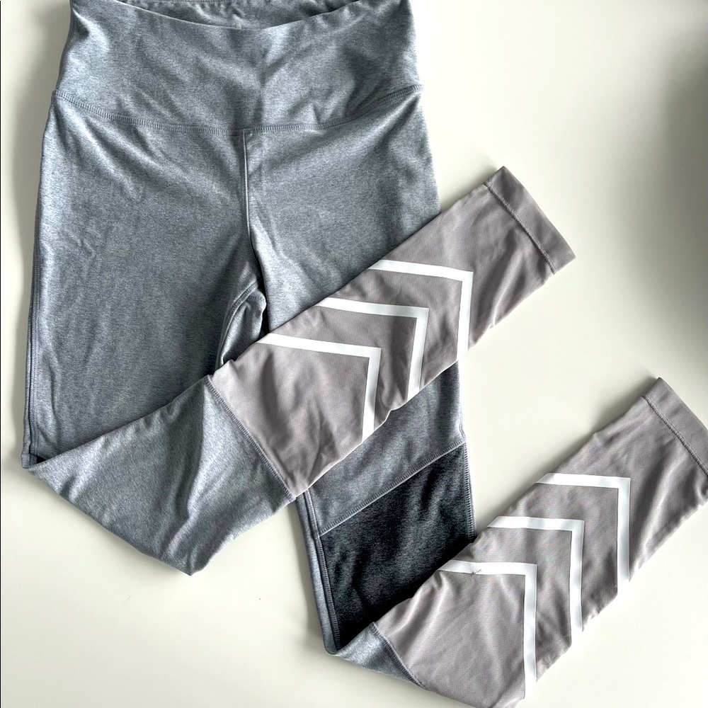 💕 2 for $35 💕 Grey Design Mondetta Leggings
